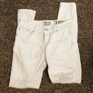 Distressed skinny jeans